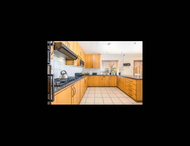 4 BEDROOM HOUSE FOR SALE IN PROTEA VALLEY